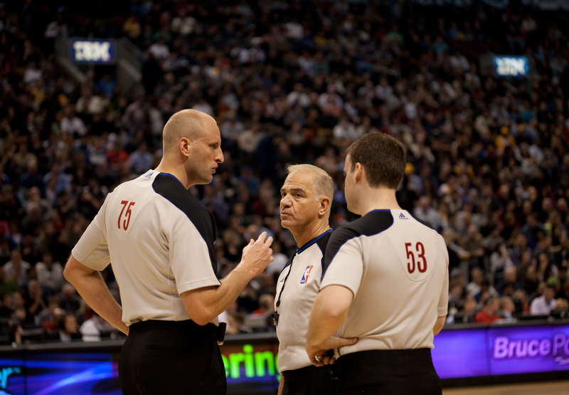 what does the referee do to signal a charge call