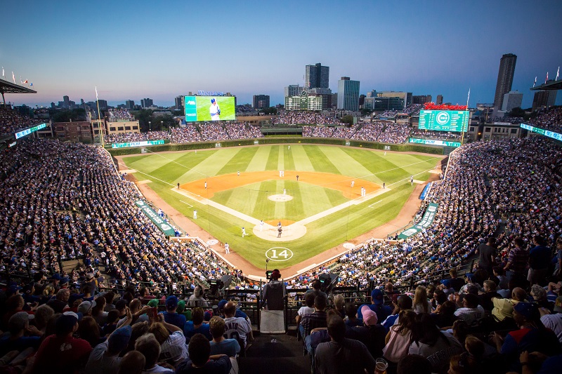 What is the Average Attendance for a Chicago Cubs Game