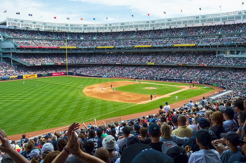 What is the Average Attendance for a Home Yankees Game